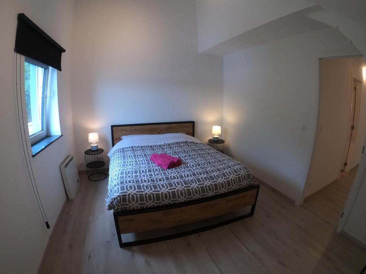 Appartement Duplex Pour 3-4 Personnes A Ciney Exteriör bild