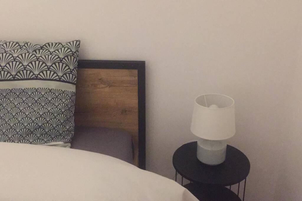 Appartement Duplex Pour 3-4 Personnes A Ciney Exteriör bild