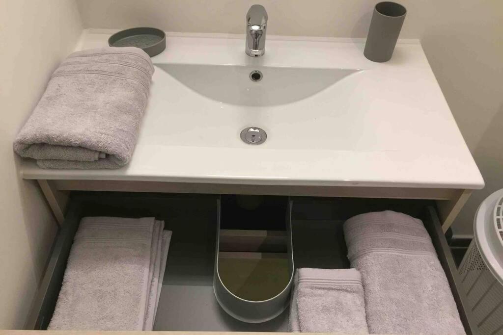 Appartement Duplex Pour 3-4 Personnes A Ciney Exteriör bild