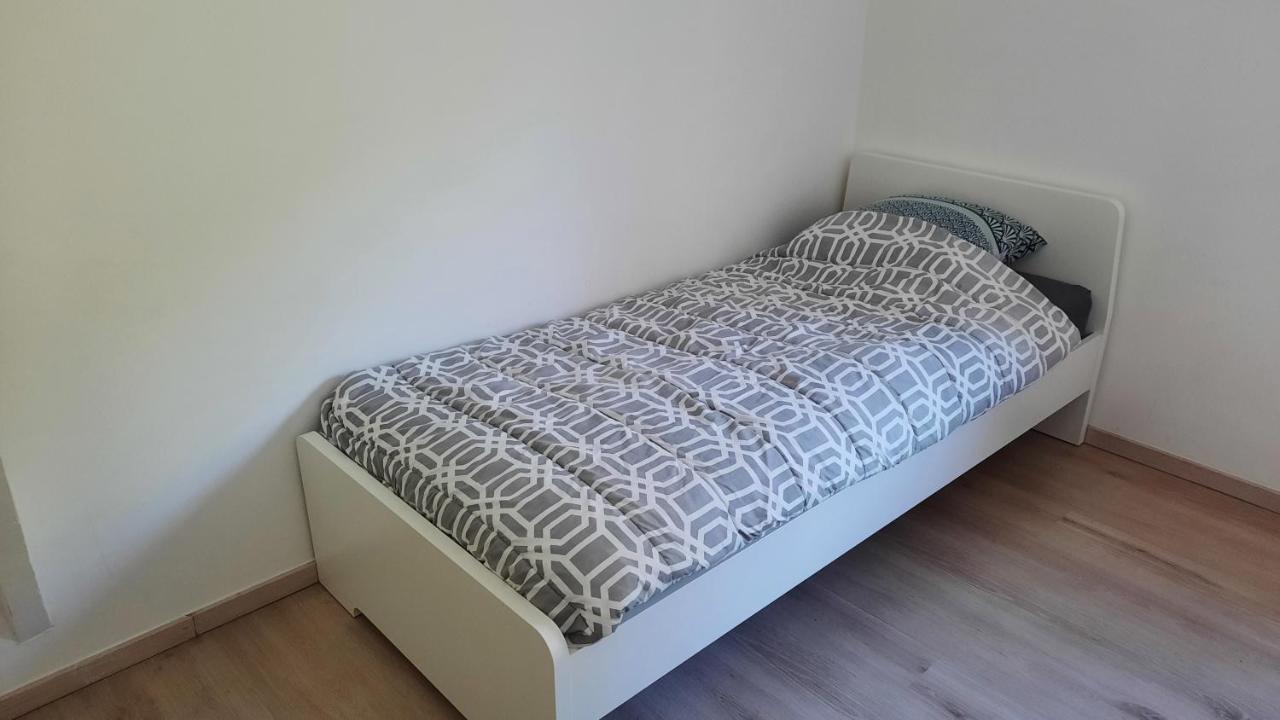 Appartement Duplex Pour 3-4 Personnes A Ciney Exteriör bild