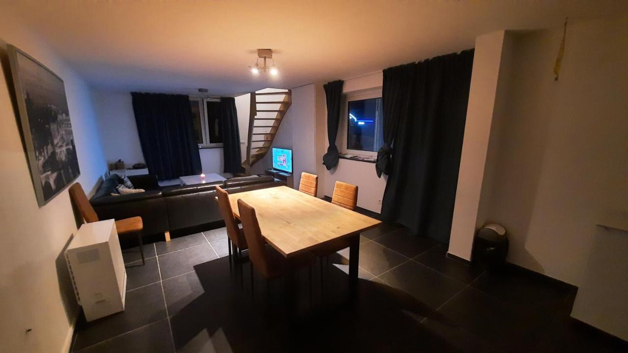 Appartement Duplex Pour 3-4 Personnes A Ciney Exteriör bild