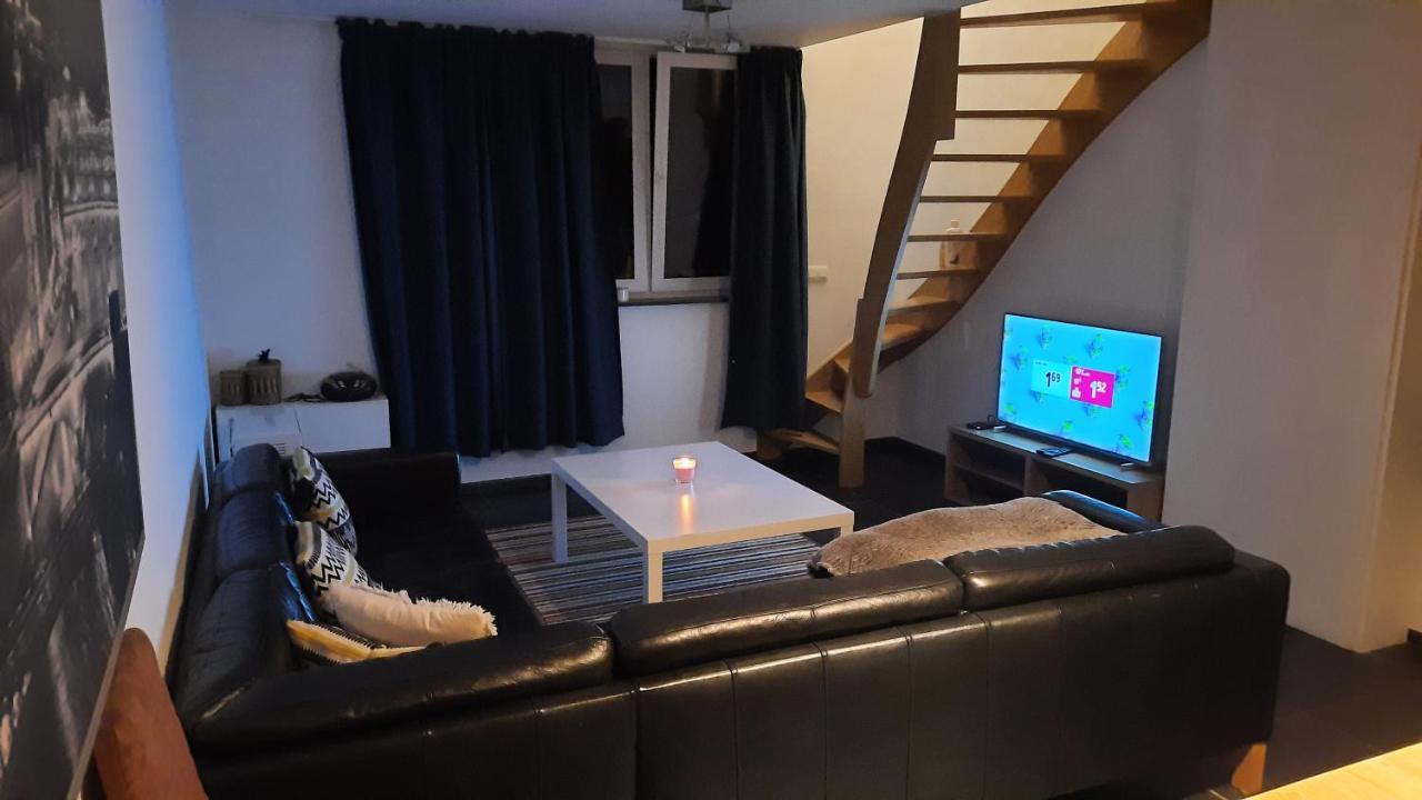 Appartement Duplex Pour 3-4 Personnes A Ciney Exteriör bild